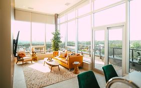 New Luxury 2Br Penthouse Apt In Central Halifax